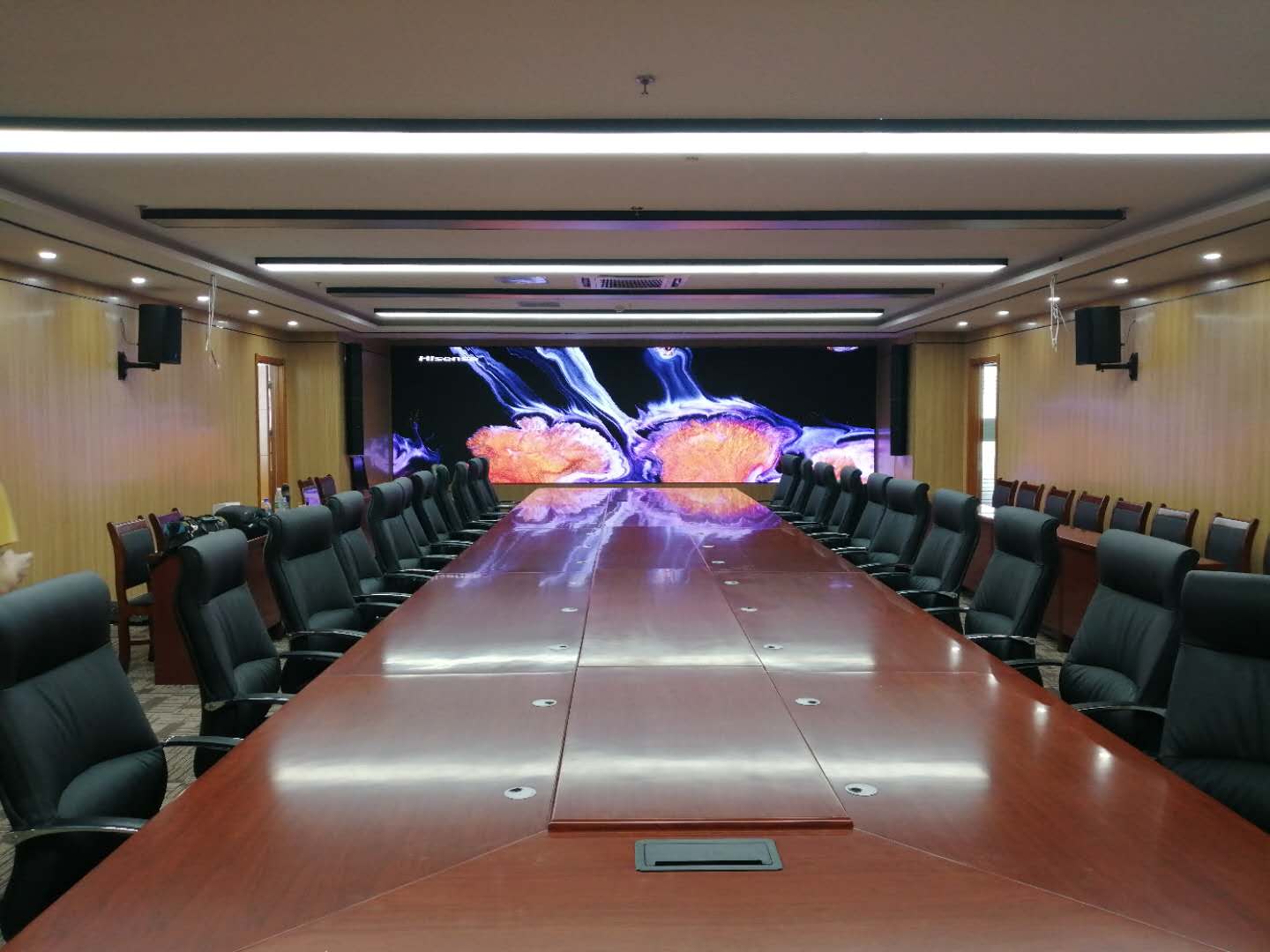 濰坊某事業(yè)單位音、視頻會議集成項目完工，會議辦公、音響系統(tǒng)、1.2小間距顯示系統(tǒng)完美融合